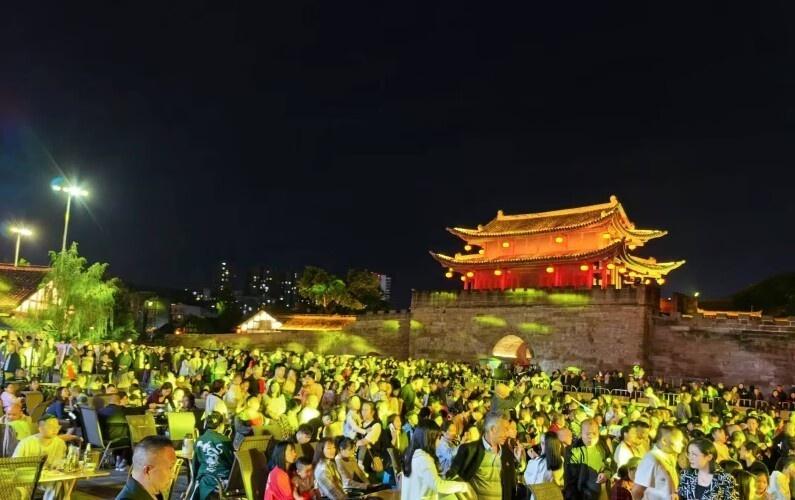 国庆假期前 6 天，四川 890 家 A 级景区累计接待游客 3546.67 万人次，你贡献了多少？  第2张