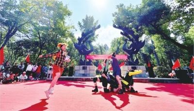 武汉磨山景区演出毛毛流浪记，观众为何红了眼眶？  第1张