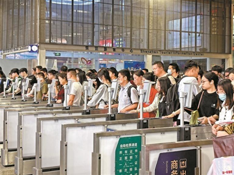 深圳北站迎返程高峰，单日到达旅客超 31 万人次，创历史新高  第1张