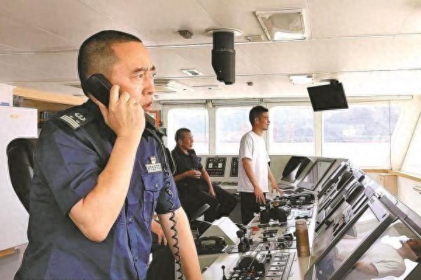 国庆期间，宁波海事局 24 艘执法船艇海上巡航，守护海上安全  第1张