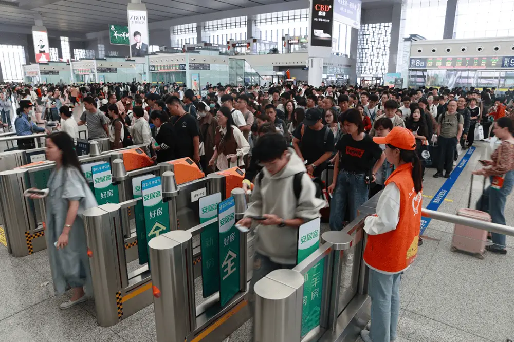 国庆返程高峰！长三角铁路预计发送旅客 357 万人次，你被堵在路上了吗？  第2张