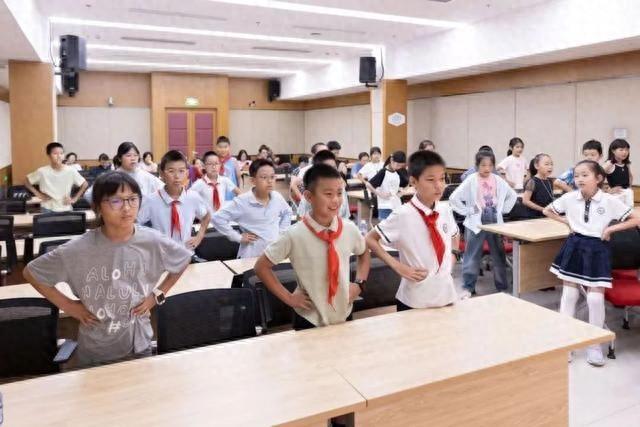 75 周年国庆，这场活动竟让孩子如此着迷  第1张