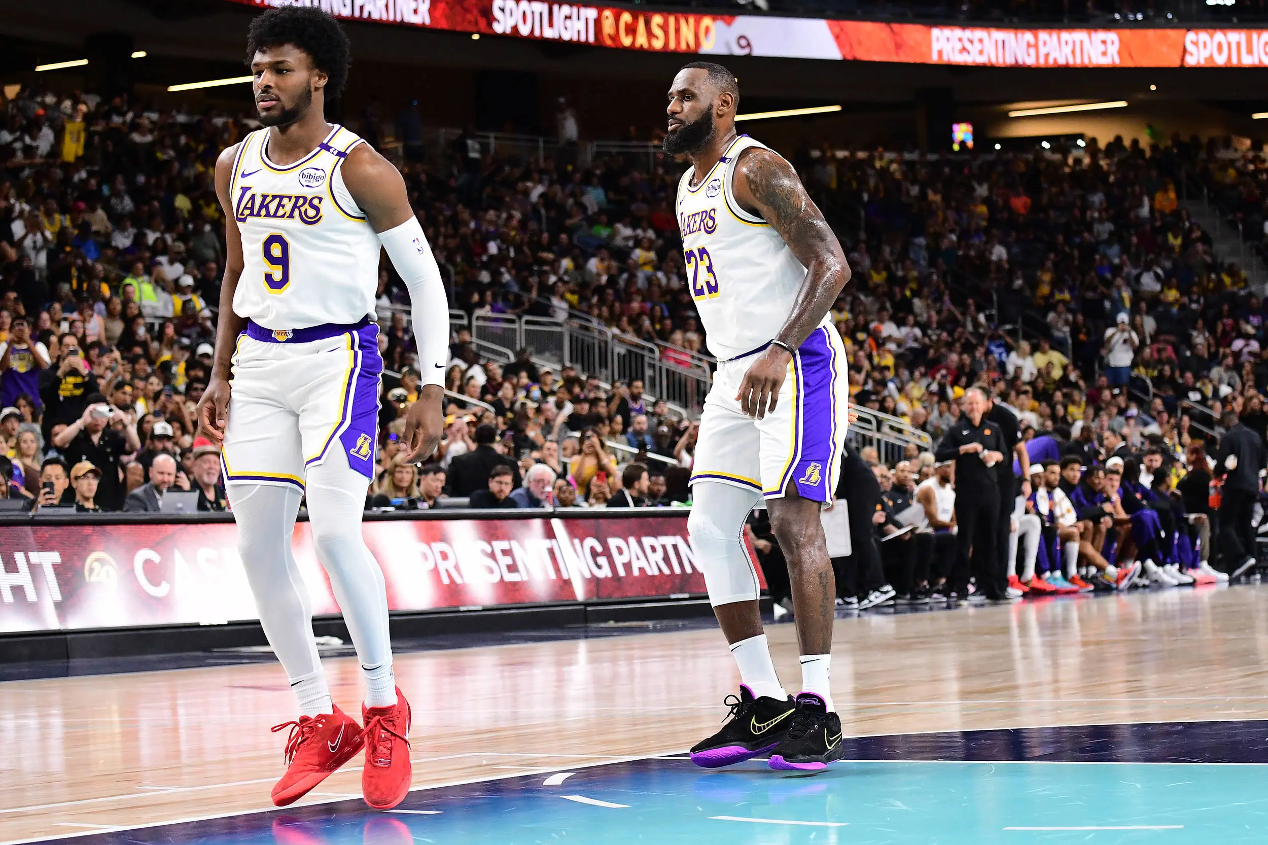 NBA 历史首次父子同台！詹姆斯父子合砍 19 分，布朗尼 0 分，你怎么看？  第1张