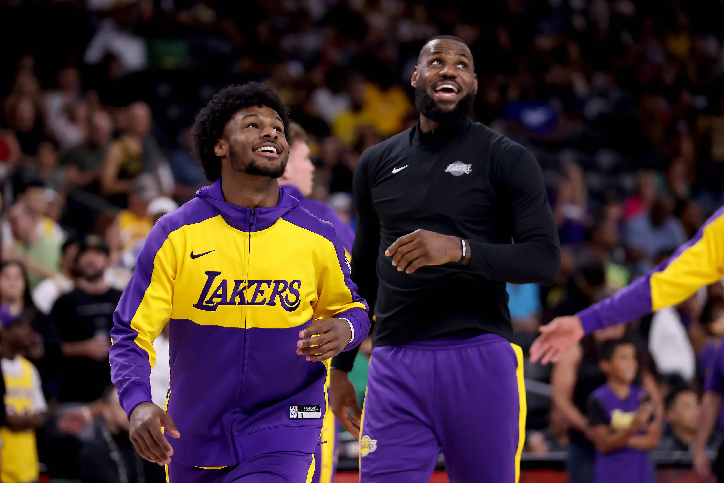 NBA 历史首次父子同台！詹姆斯父子合砍 19 分，布朗尼 0 分，你怎么看？  第2张