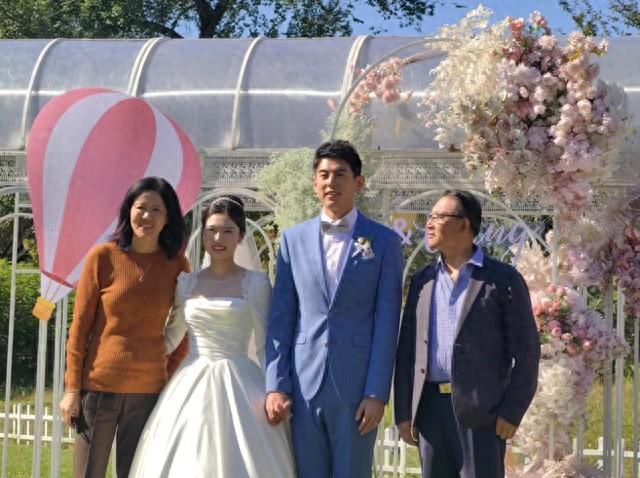中国女排名将王梦洁大婚！她曾助力北汽女排首夺联赛冠军，今又将如何续写辉煌？