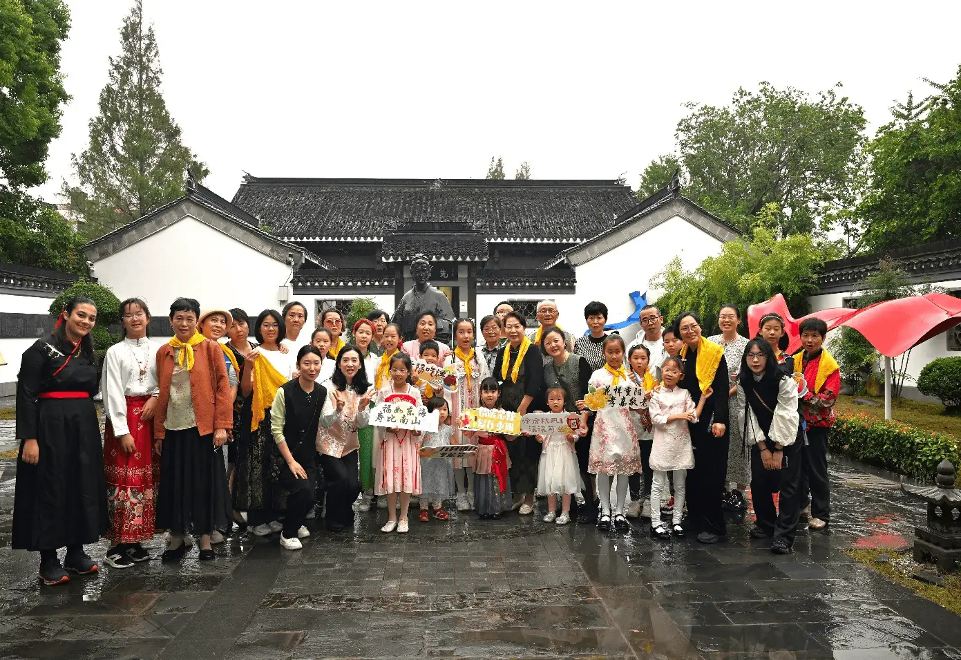 九九重阳，亲子齐聚黄道婆纪念公园，共度佳节，传承非遗  第1张