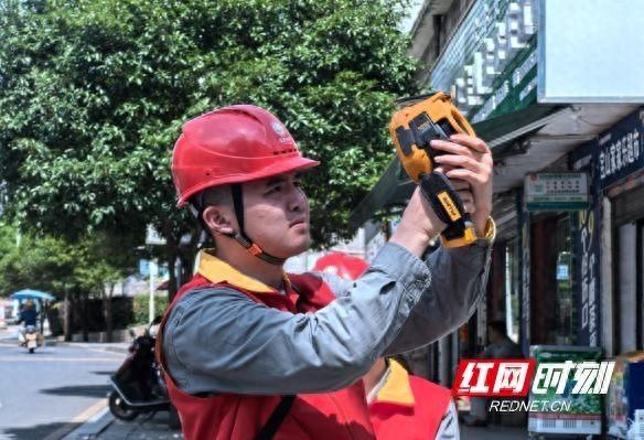 国庆保电：钢铁战士坚守岗位，守护全县光明  第1张