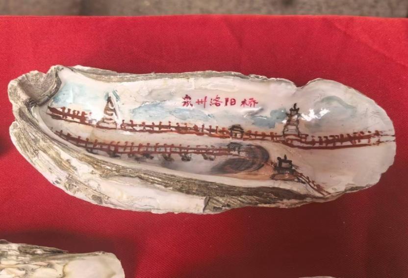 89 岁老人与洛阳桥相伴 年,竟用蚝壳画出这样的作品 第2张 89 岁老人与洛阳桥相伴 年,竟用蚝壳画出这样的作品 第2张