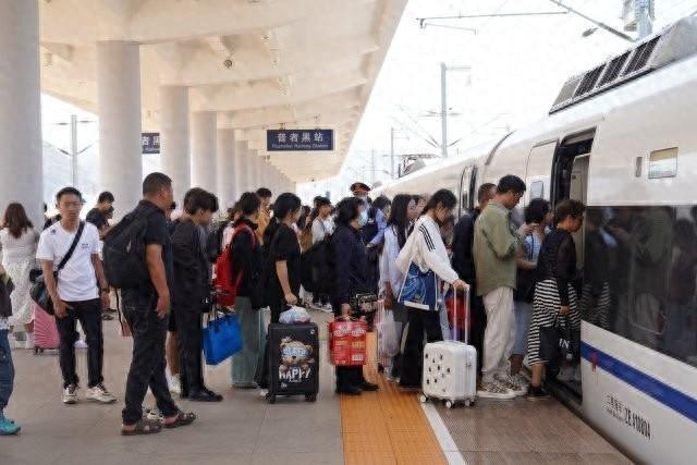国庆假期云南铁路发送旅客近 300 万人次！你贡献了多少？  第1张