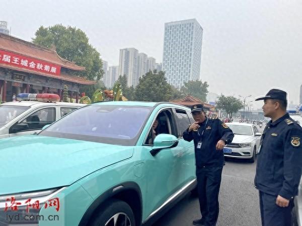 国庆假期洛阳城管杨贵强：坚守岗位，为城市管理贡献力量  第1张