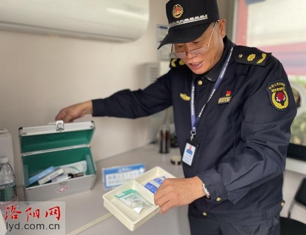 国庆假期洛阳城管杨贵强：坚守岗位，为城市管理贡献力量  第2张
