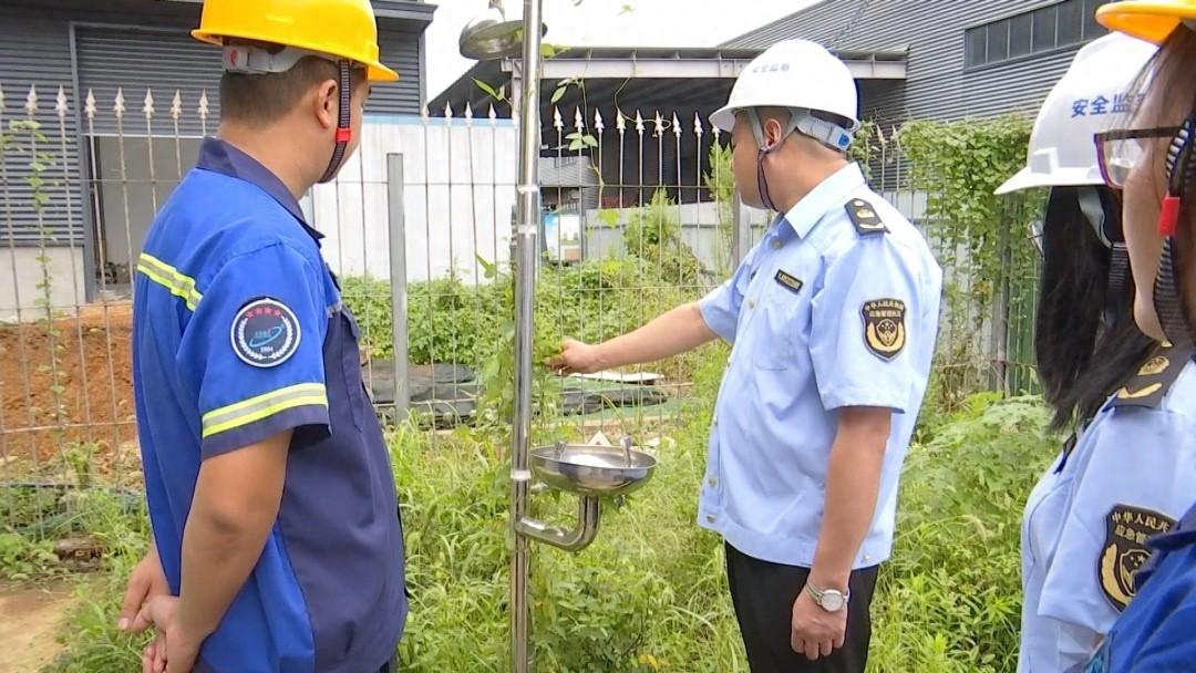 安全检查不松懈！浙江湖州一企业危化品仓库洗眼器损坏，负责人：马上维修  第1张