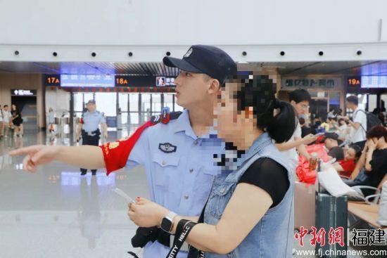 国庆期间厦门北站最大客流！24 年新警用点滴小事服务旅客，成亮丽风景线  第2张