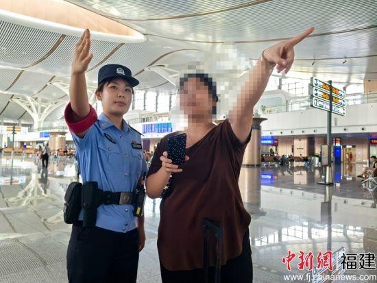 国庆期间厦门北站最大客流！24 年新警用点滴小事服务旅客，成亮丽风景线  第3张