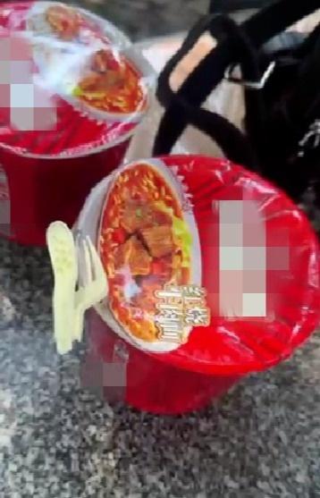 景区泡面热水竟要收 5 元？游客直呼太离谱  第1张