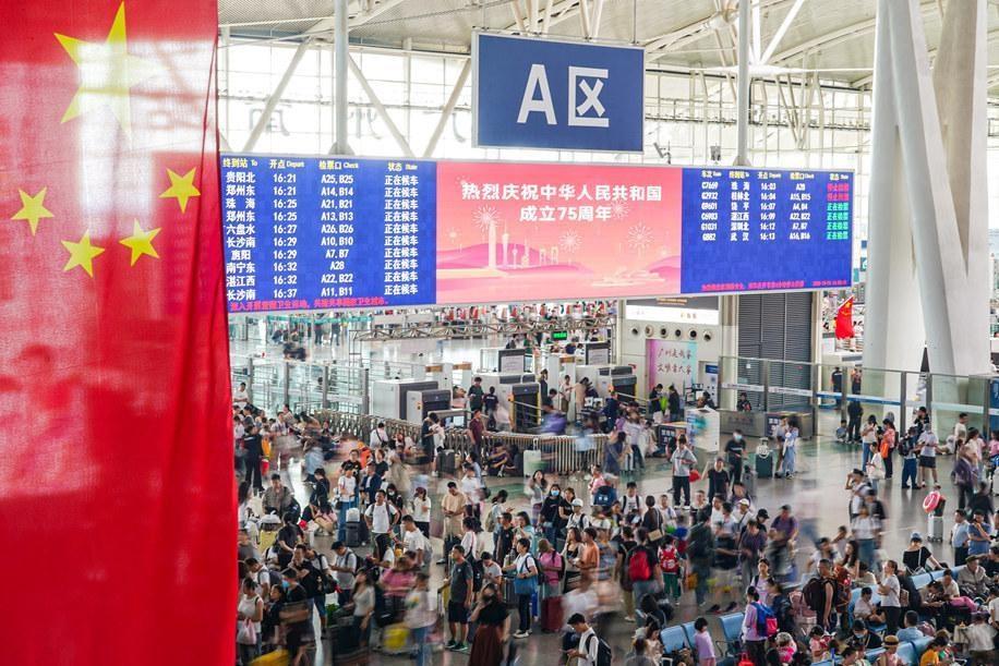 国庆返程高峰来袭！广铁集团预计发送旅客 277.2 万人次，你被堵在路上了吗？  第2张