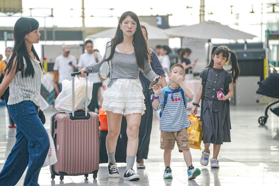 国庆返程高峰来袭！广铁集团预计发送旅客 277.2 万人次，你被堵在路上了吗？  第3张