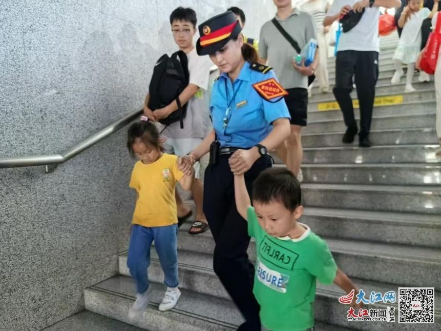 国庆返程高峰，新余北站小龙女的一天  第2张