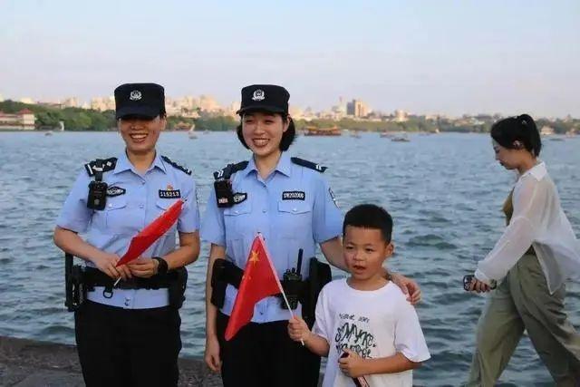 16 年后，当年走散的小女孩竟成了断桥民警  第5张