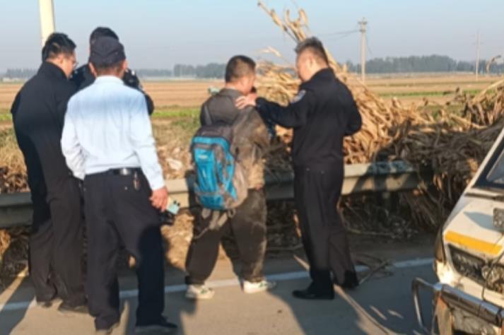 聊城公交司机教科书式操作，成功解救被拐儿童  第2张