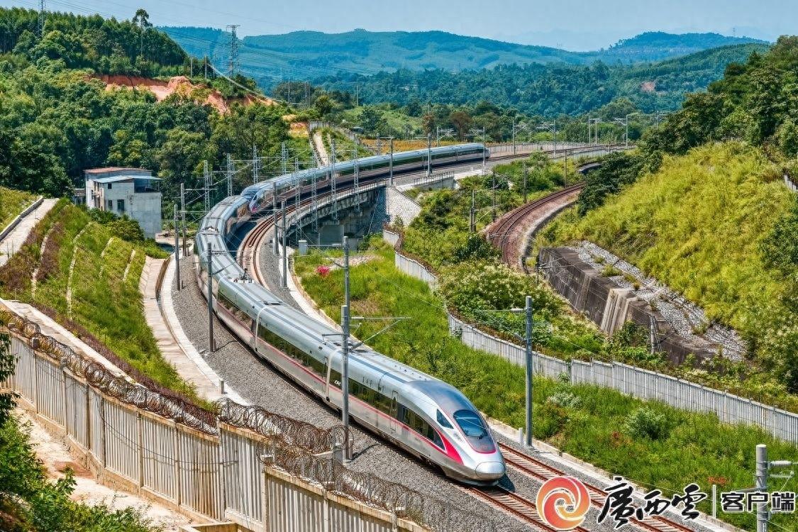 国庆假期最后一天，国铁南宁局管内各车站迎返程客流高峰！你返程了吗？  第1张