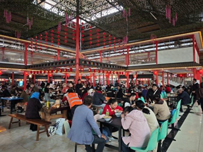 国庆假期，武威市餐饮市场火爆异常，人间烟火气，最抚凡人心  第1张