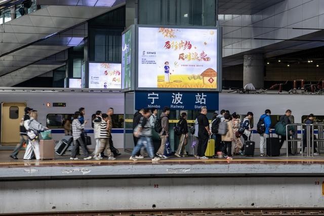 国庆返程高峰来袭，你被堵在路上了吗？  第2张
