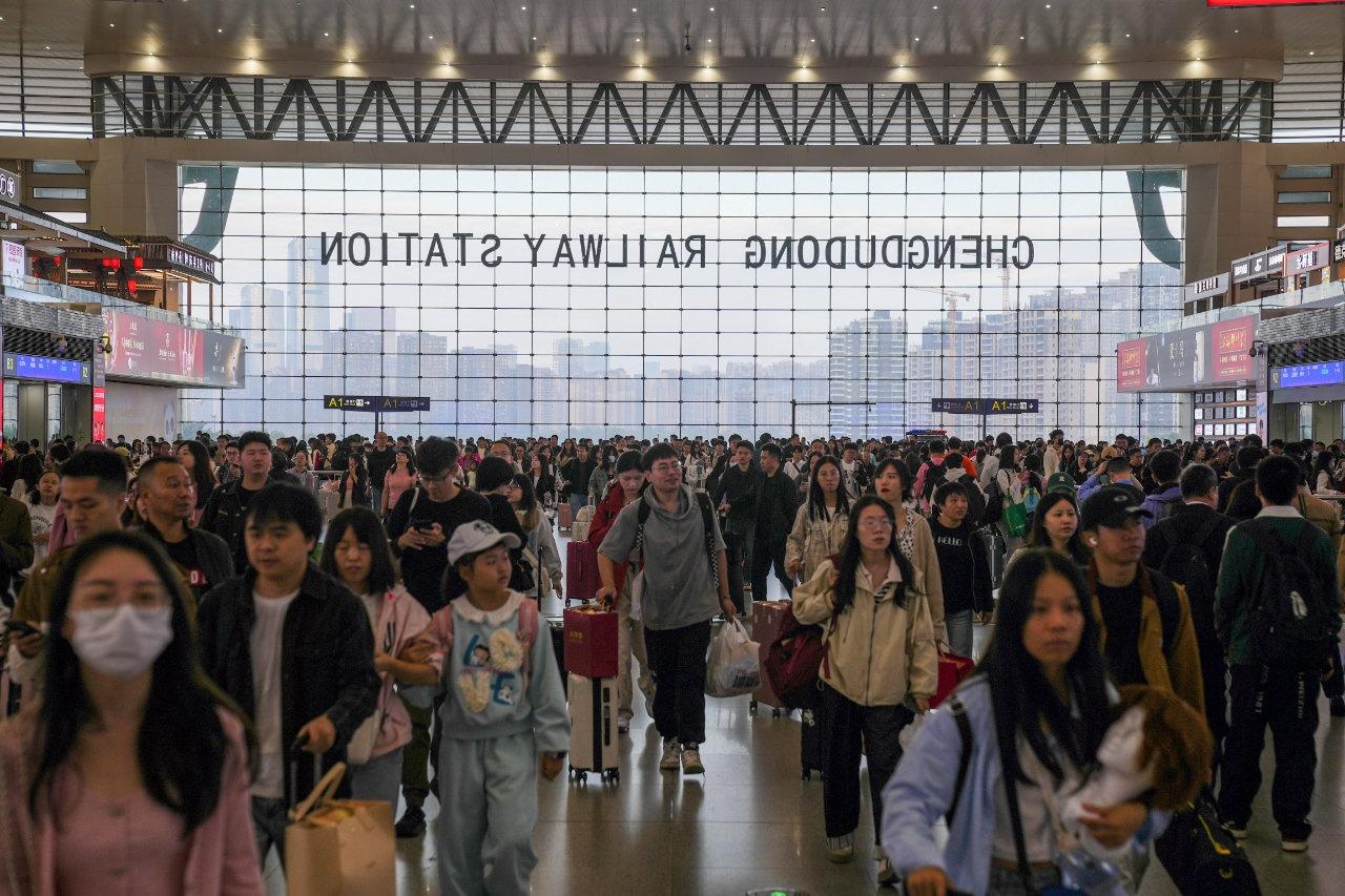 同比增长三成！国庆假期成都出入境人员破纪录  第3张