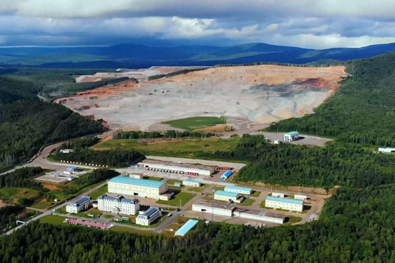 国庆期间，中铁九局三公司伊春采矿厂 400 余名建设者坚守岗位，为完成年度目标任务奠定坚实基础  第1张