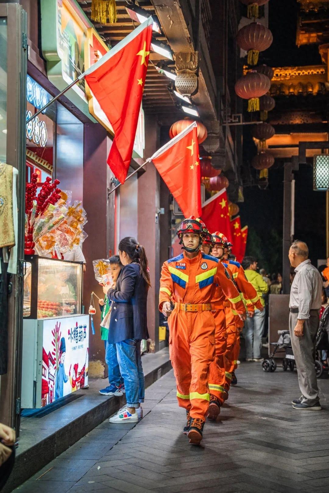 国庆假期，全省消防救援队伍坚守岗位，为人民安全保驾护航  第1张