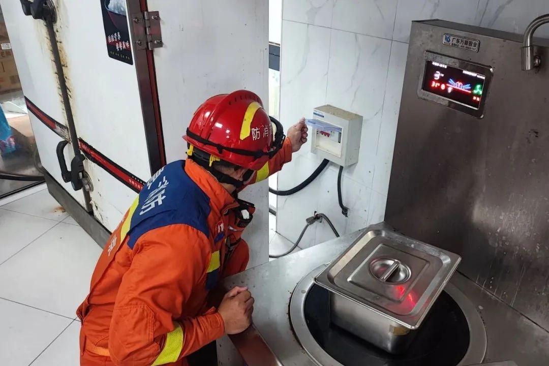 国庆假期，全省消防救援队伍坚守岗位，为人民安全保驾护航  第7张