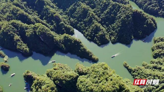 国庆假期宝峰湖景区人气爆棚，全员上岗确保游客安全舒适  第2张