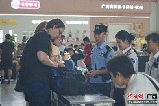 00 后铁路民警国庆执勤初体验：从警之路，从这里开始  第1张