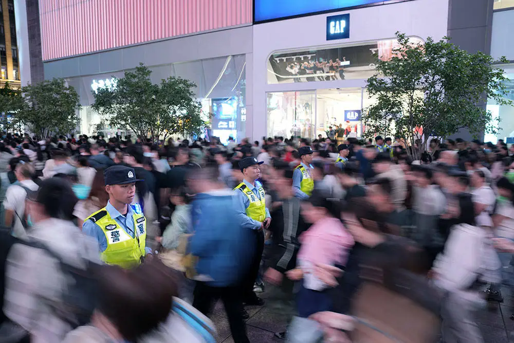国庆假期上海治安秩序良好，报警类 110 警情同比下降 11.1%  第3张