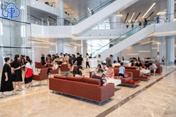 国庆长假车文化消费火爆，澳康达名车广场成新亮点，爱车人士直呼大饱眼福