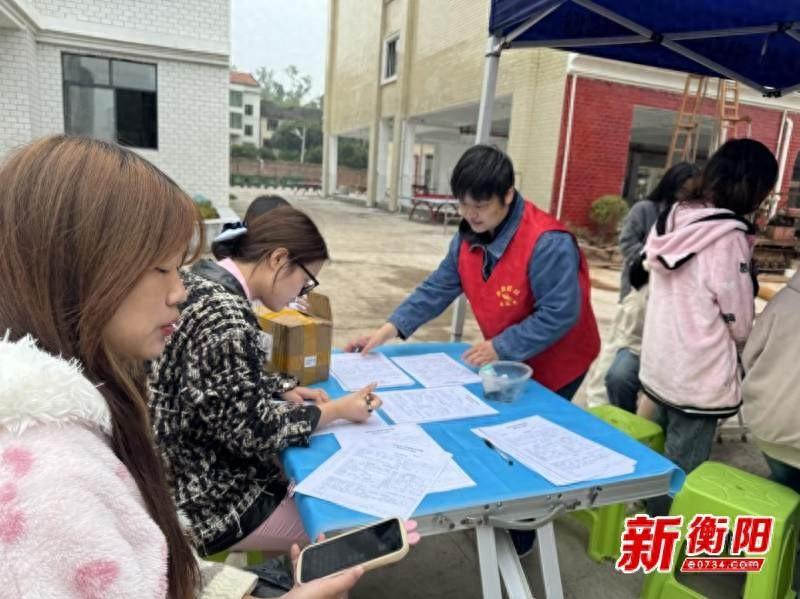 衡阳科技职业技术学院 403 名学子成功献血 14 万余毫升，热血澎湃展爱心  第1张