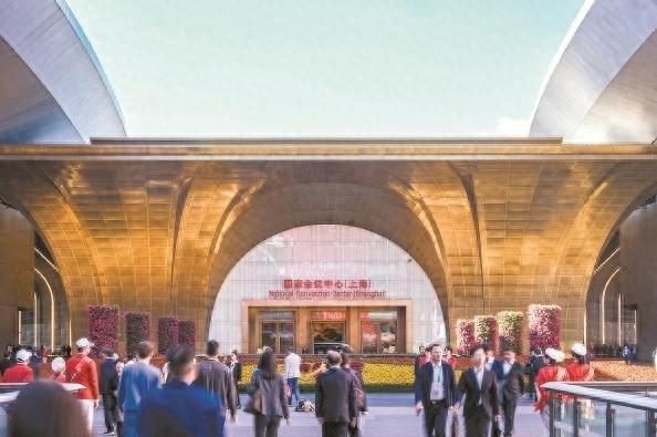 第七届进博会虹桥国际开放枢纽建设分论坛，专家学者共话新机遇