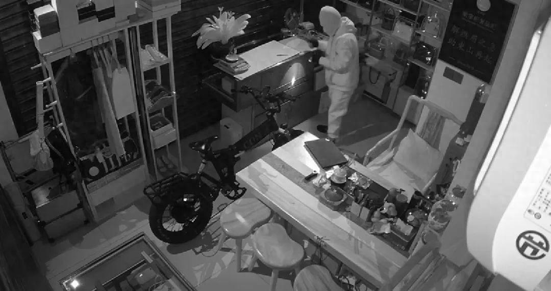 价值 40 余万元奢侈品被盗，警方如何在监控视频中找到嫌疑人蛛丝马迹？  第1张