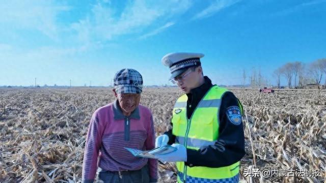 秋收季，交警蜀黍走进田间地头，守护你的回家路  第1张