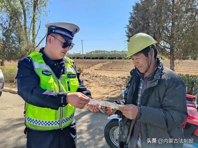 秋收季，交警蜀黍走进田间地头，守护你的回家路  第4张