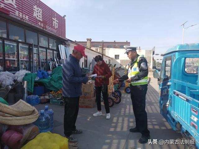 秋收季，交警蜀黍走进田间地头，守护你的回家路  第6张
