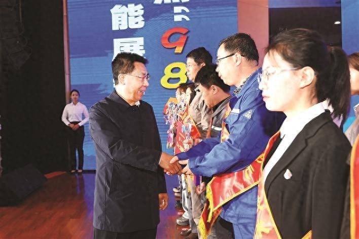 第五届吕梁职业技能大赛颁奖大会隆重举行，市委书记孙大军亲自颁奖  第1张