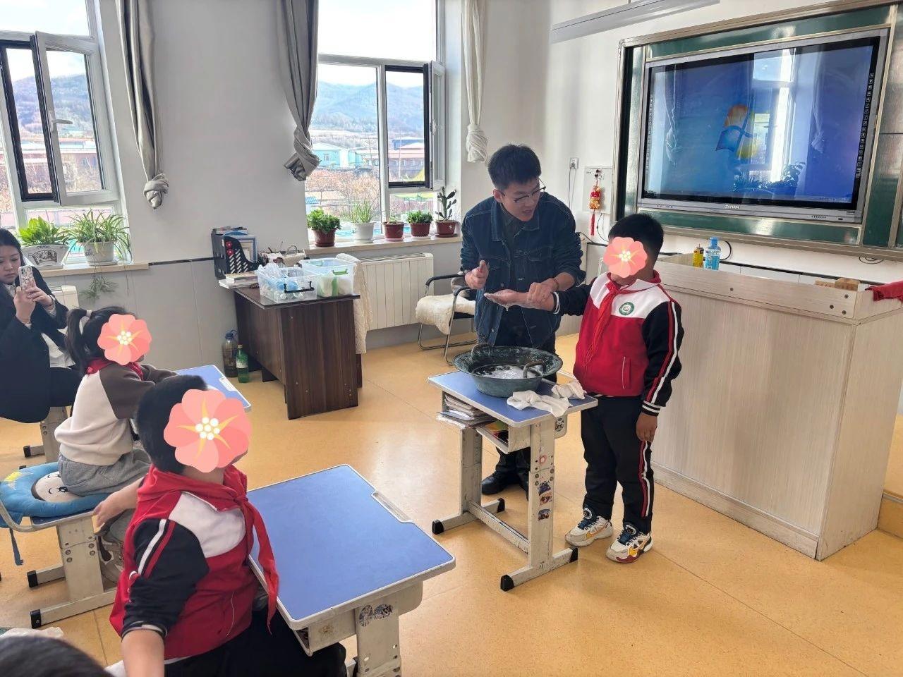 省妇联微光行动走进道清小学，爱心捐赠与炫彩课堂助力困境儿童成长  第3张