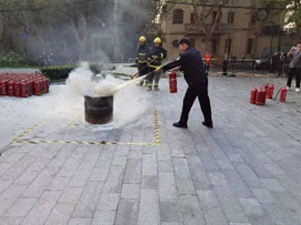 第七届进博会将至，黄浦区开展消防应急演练，提升自防自救能力  第1张