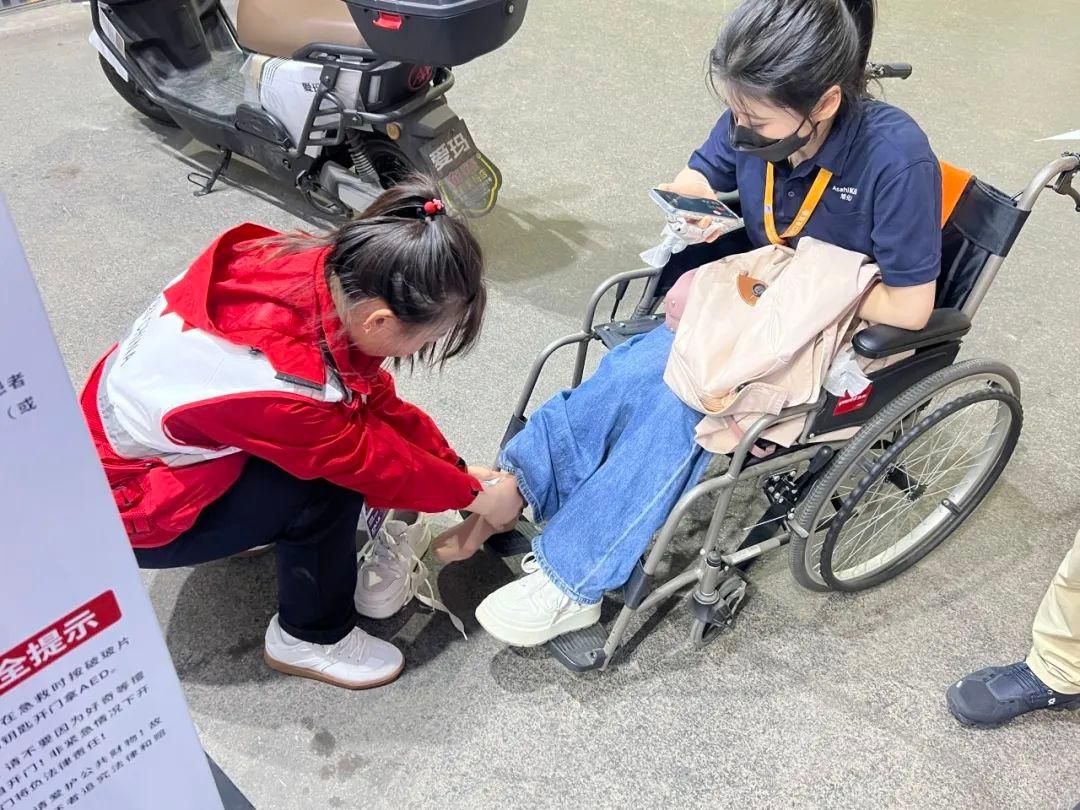 110 名红十字志愿者持证上岗，第七届进博会应急救护服务有保障  第4张