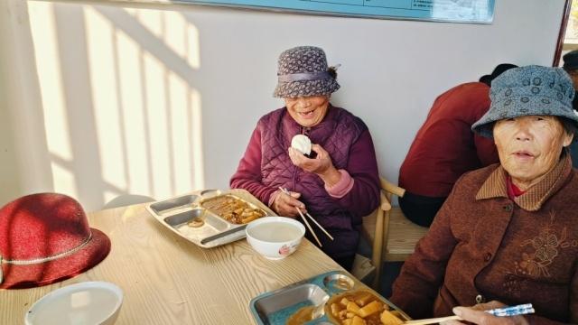 山东微山幸福食堂开业，让老人舌尖上的幸福晚年生活成为现实  第2张