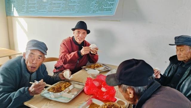 山东微山幸福食堂开业，让老人舌尖上的幸福晚年生活成为现实  第3张