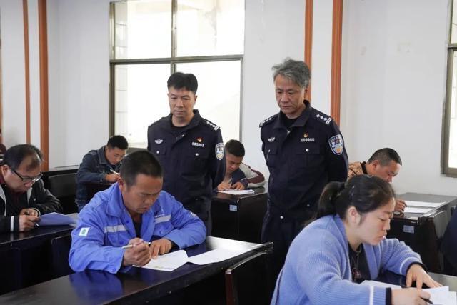 你还在为考摩托车驾驶证来回跑而烦恼吗？南明交警送考下乡啦  第2张