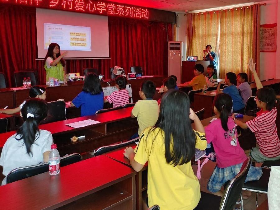 17 名困境儿童参与，86 人次共同探索，小小探索者职业梦活动助力农村困境儿童成长