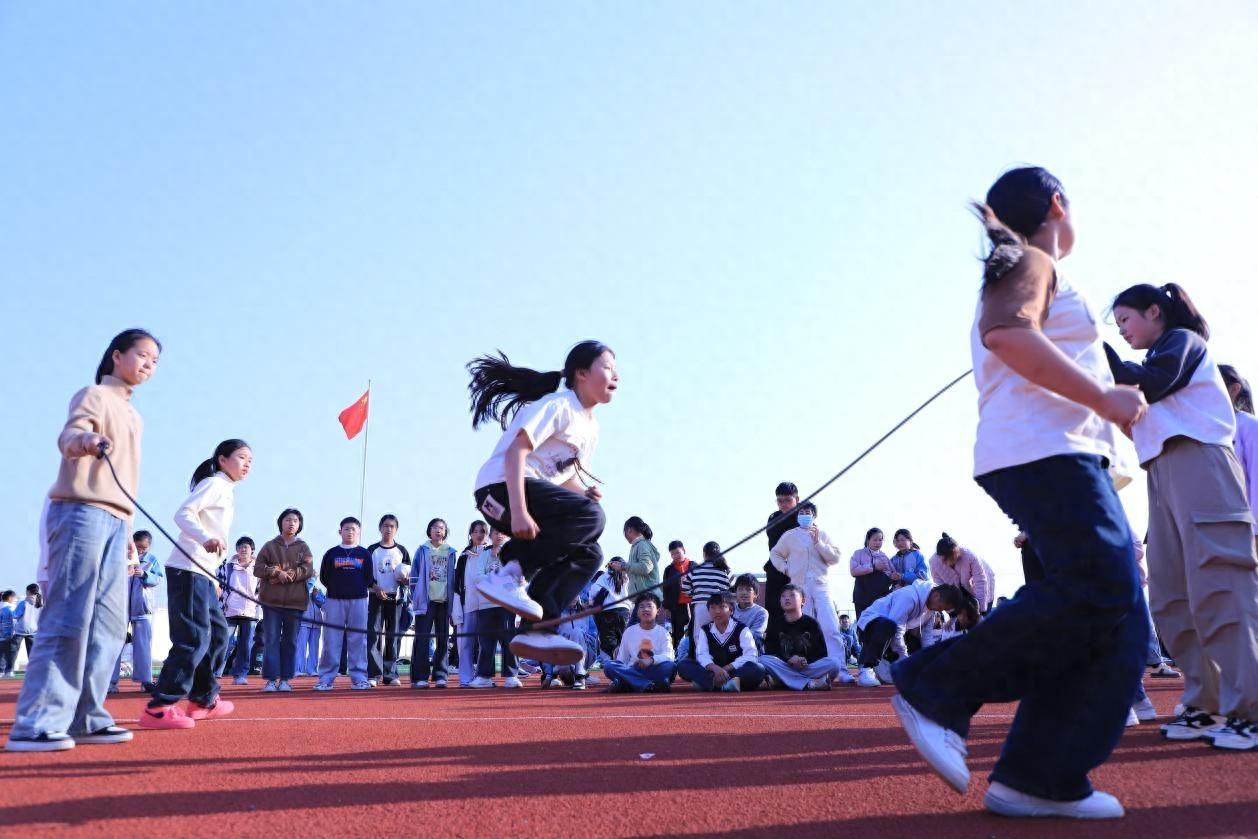 灵璧县杨疃镇小胡小学：阳光体育大课间，让学生活力满满  第1张